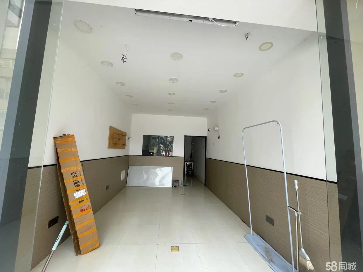 (转让)当铺位于鑫港国际广场 人流量很大